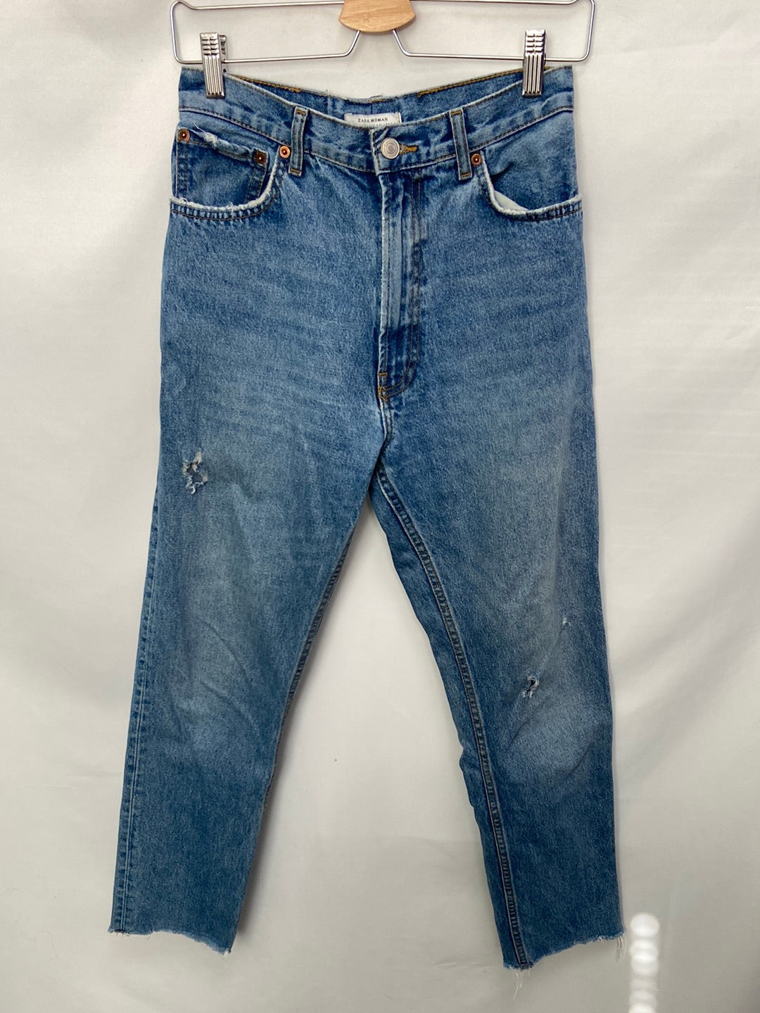 ZARA.Jeans rectos básicos T.38