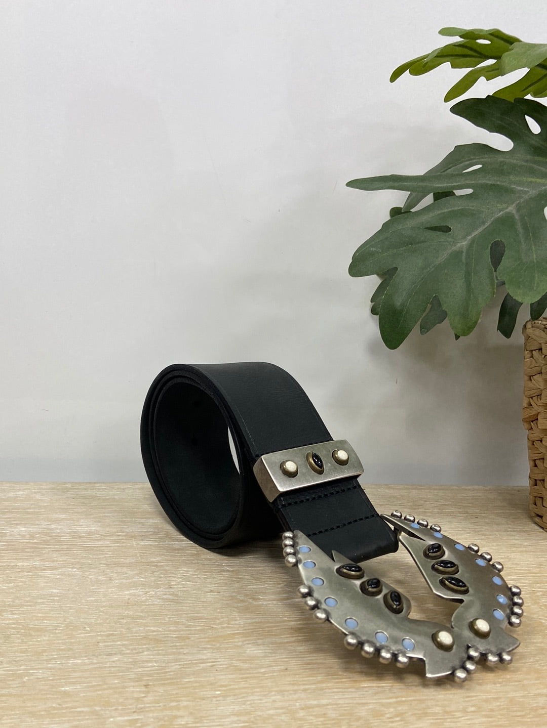 ISABEL MARANT. Cinturón hebilla plateada. T.l