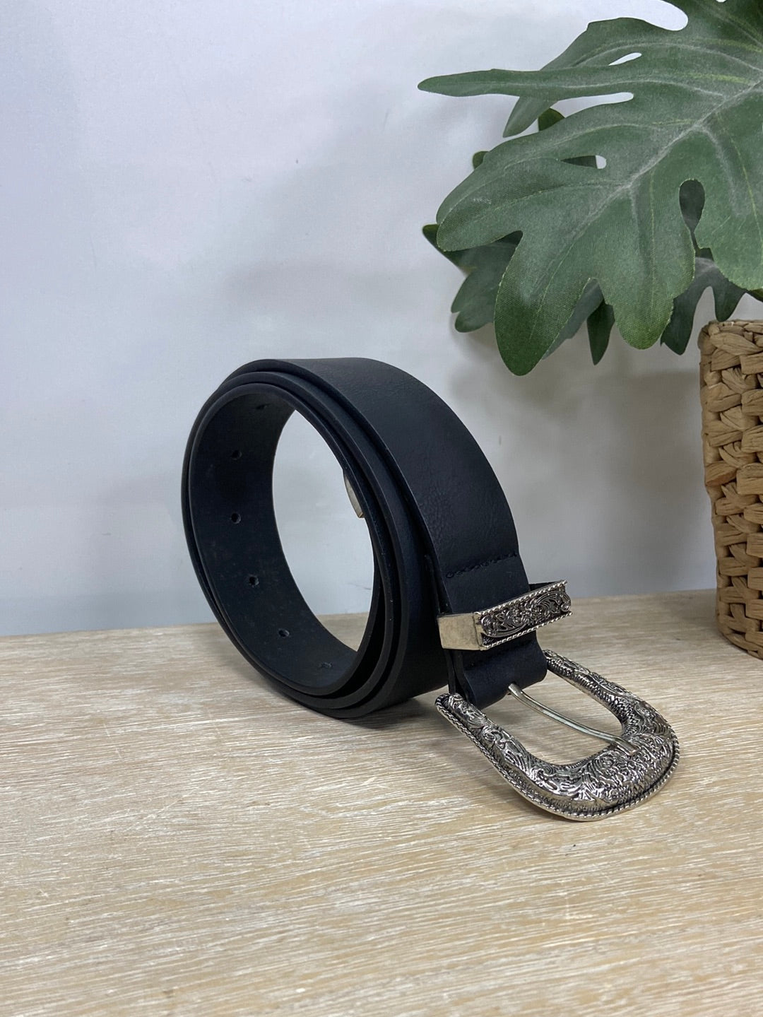 OTRAS.Cinturón hebilla maxi plateada