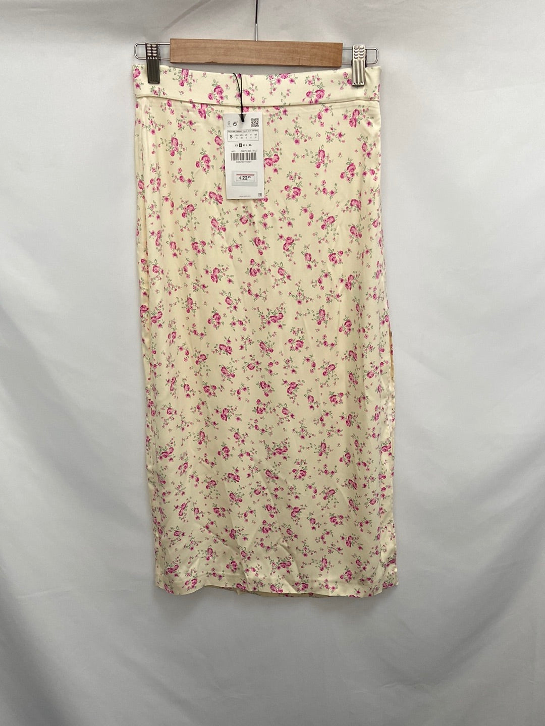 ZARA.Falda midi beige florecitas T.S