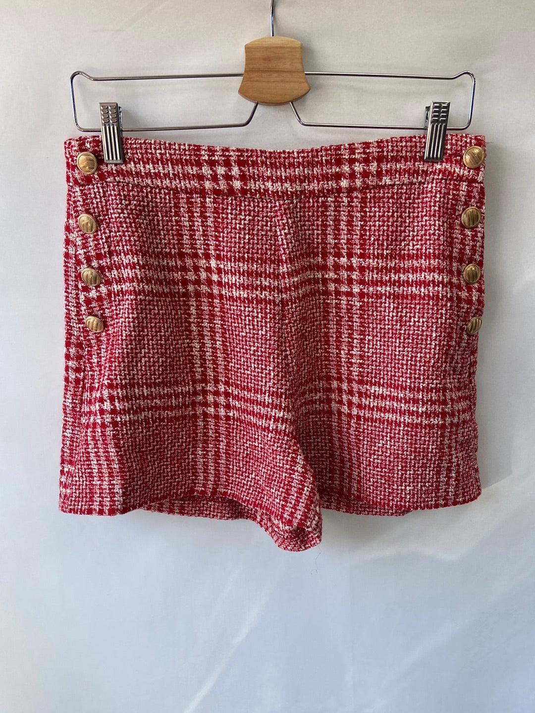 ZARA. Pantalón corto de vestir rojo T.L