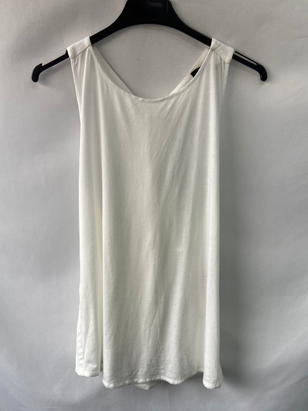 MASSIMO DUTTI. Top blanco espalda T. M