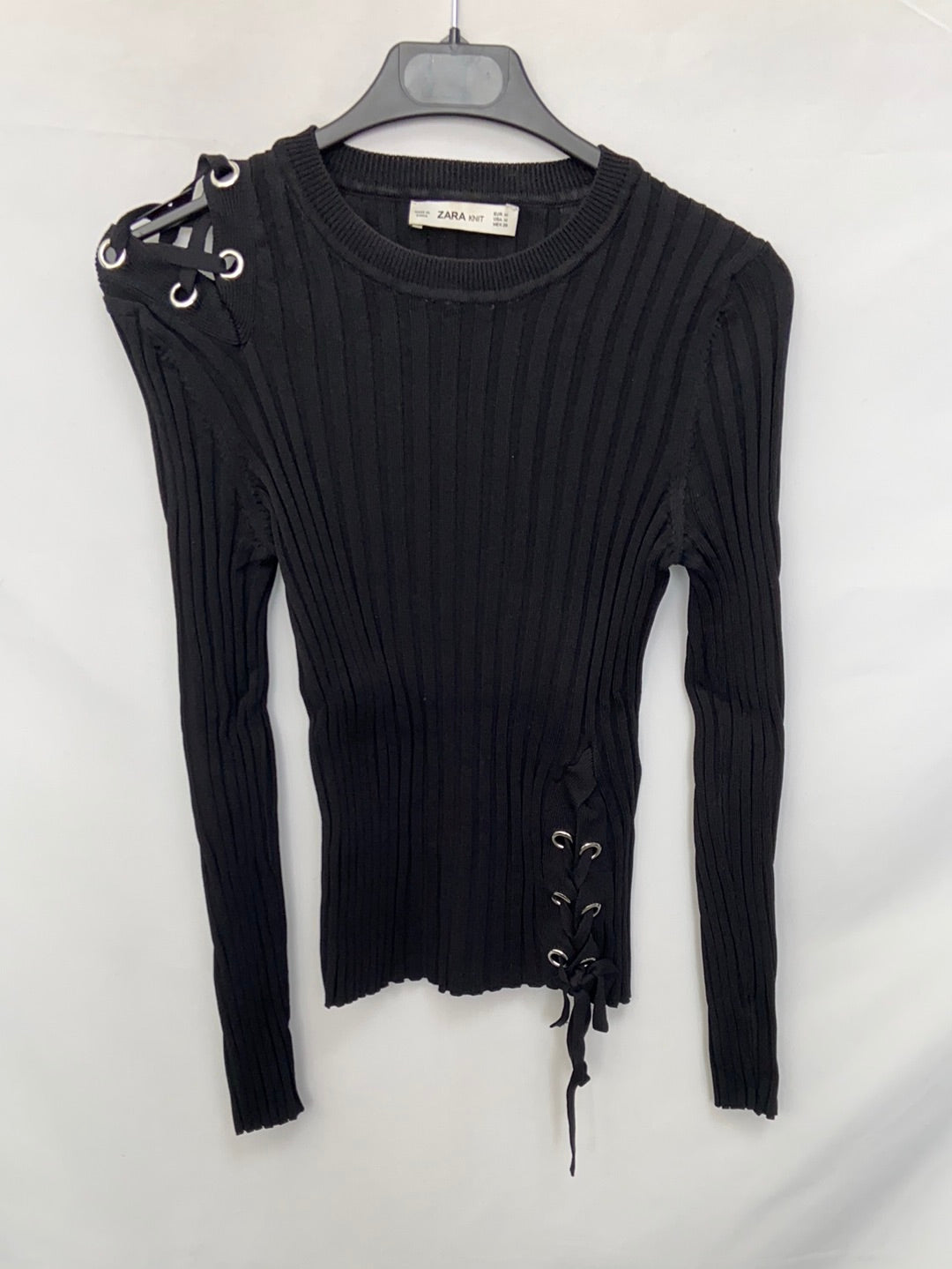 ZARA.Camiseta canalé cuerdas T.m