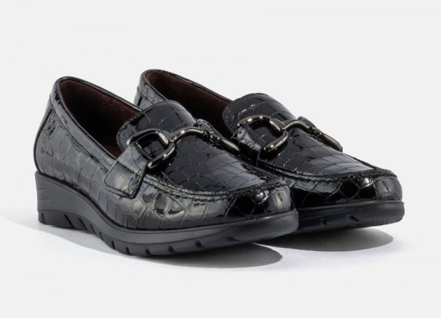 Mocasín Pitillos 2700 piel charol negro