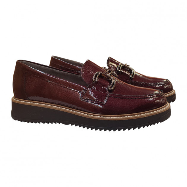 Mocasines Pitillos burdeos de charol para mujer