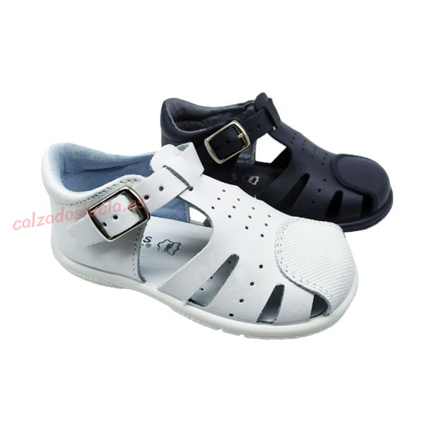 Sandalia con talón y puntera cerrada Titanitos