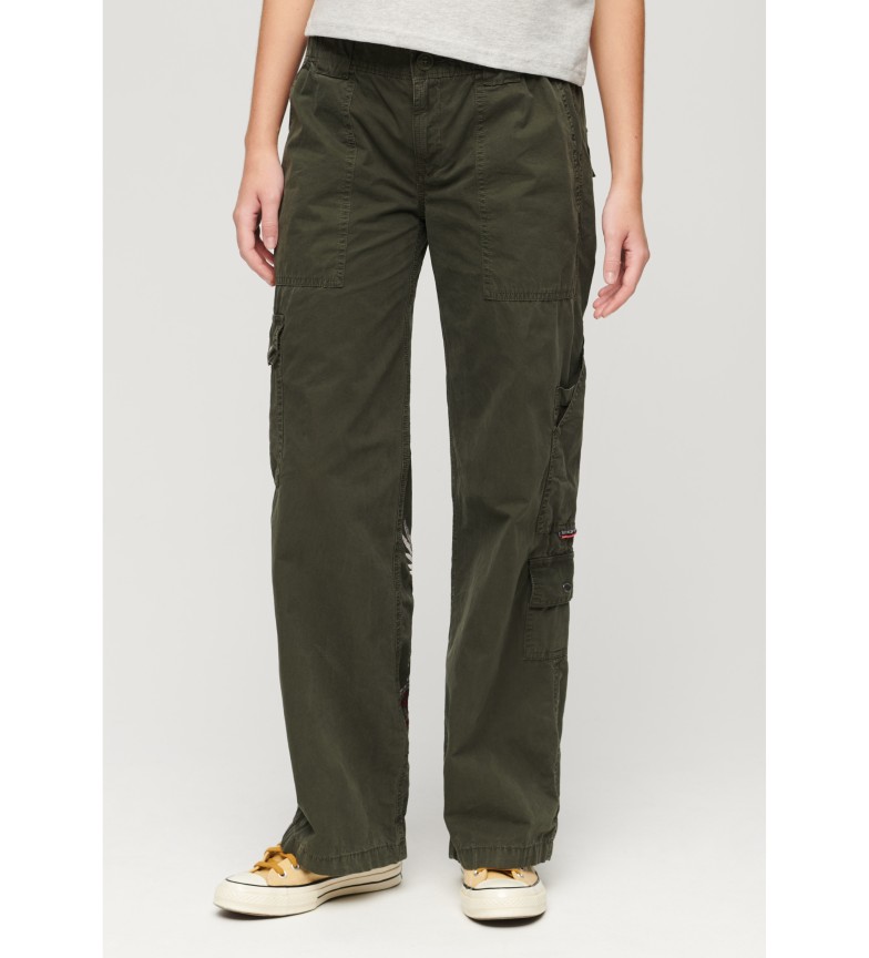 Superdry Pantalón cargo de talle bajo con bordado verde