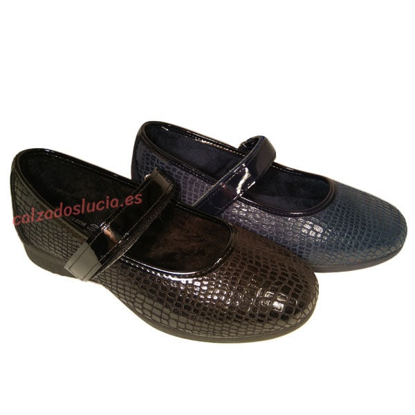 Zapatilla con pulsera de Vulca-Bicha