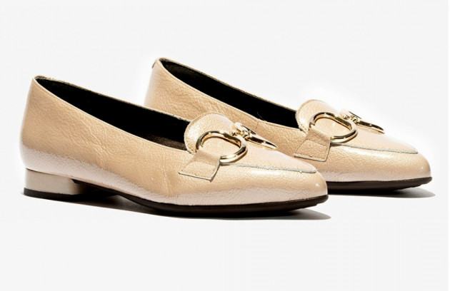 Zapato Pitillos piel charol tacón bajo piedra